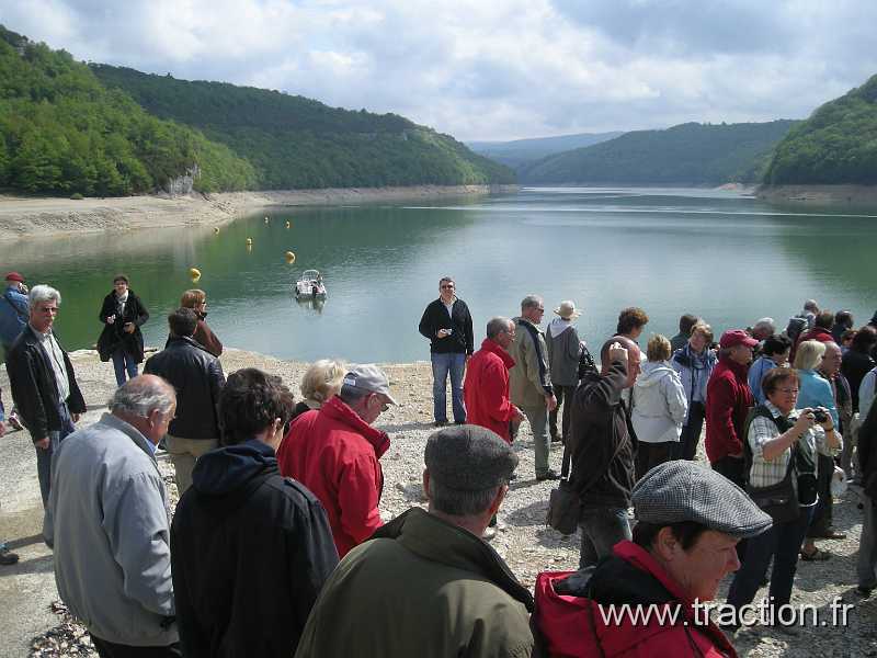 2011_CVAAM_35ans_12_Bateau-Mouche (1).JPG - 35 Ans du CVAAM, sortie dans le Doubs et le Jura, du 26 Avril au 1er Mai 2011, le Lac de Vouglans, déjeuner-croisière